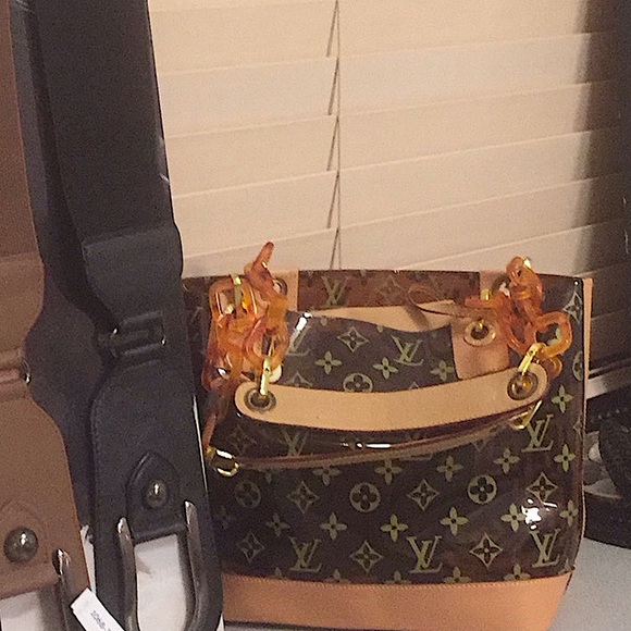 NWT bundled shouder bag with wristlet - Picture 2 of 6